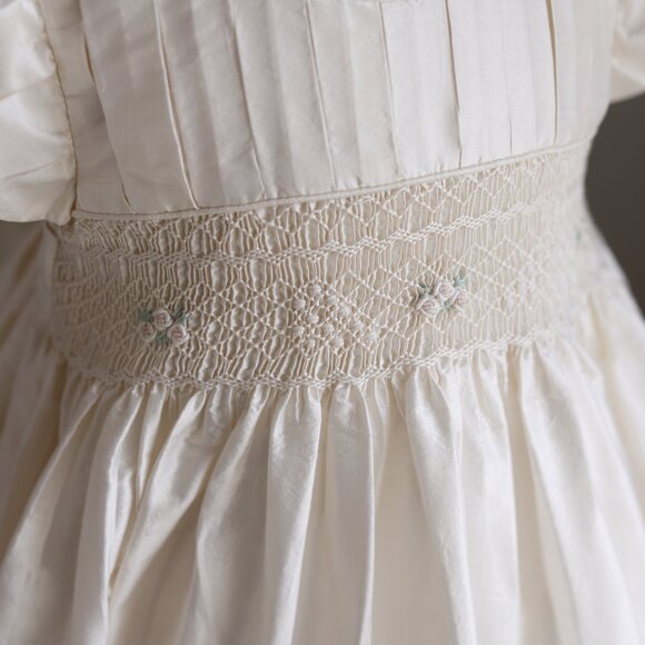 Ivory Silk Smocked Dress French Tuck Pleat Embroidery 24 Month PERFECT LIKE NEW - Picture 2 of 4